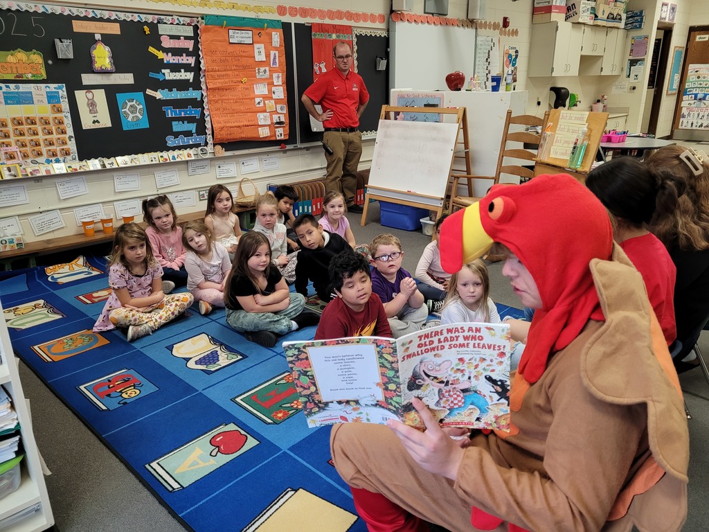 Student council sharing a Thanksgiving book