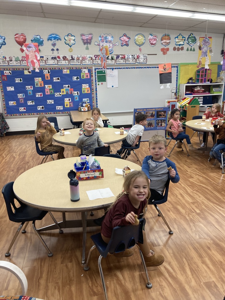students eating snack