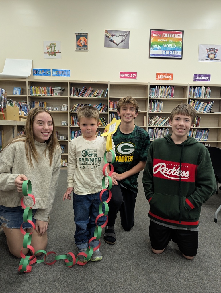 4 students with a paper chain