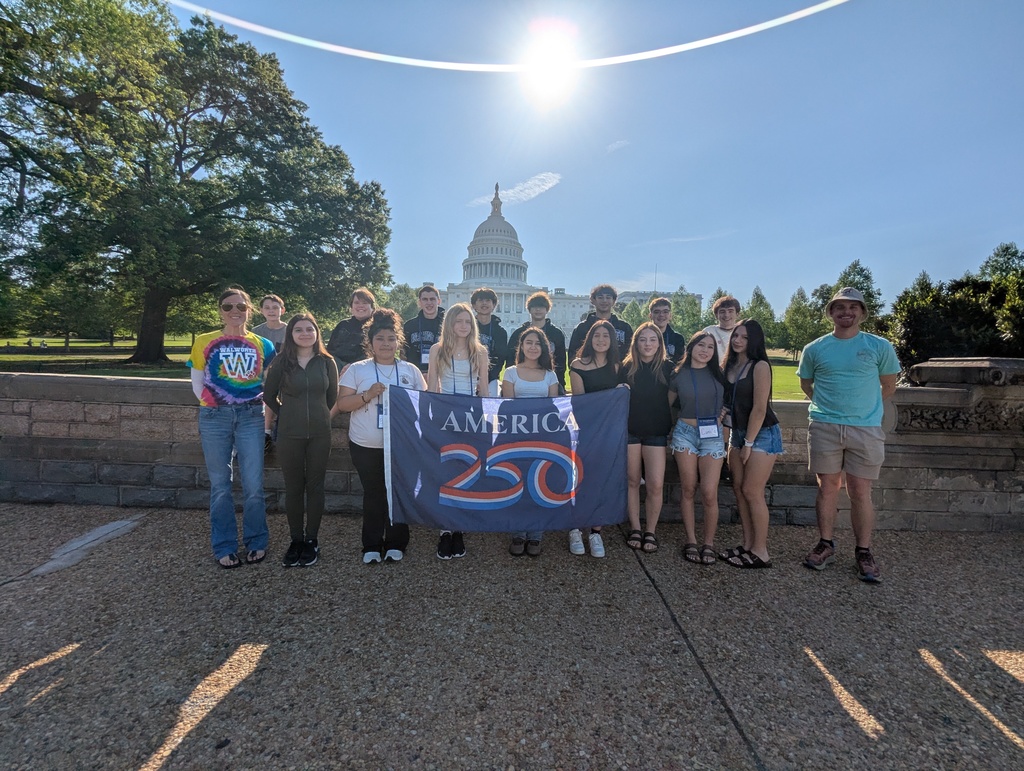 8th Grade Students at the Capitol Building