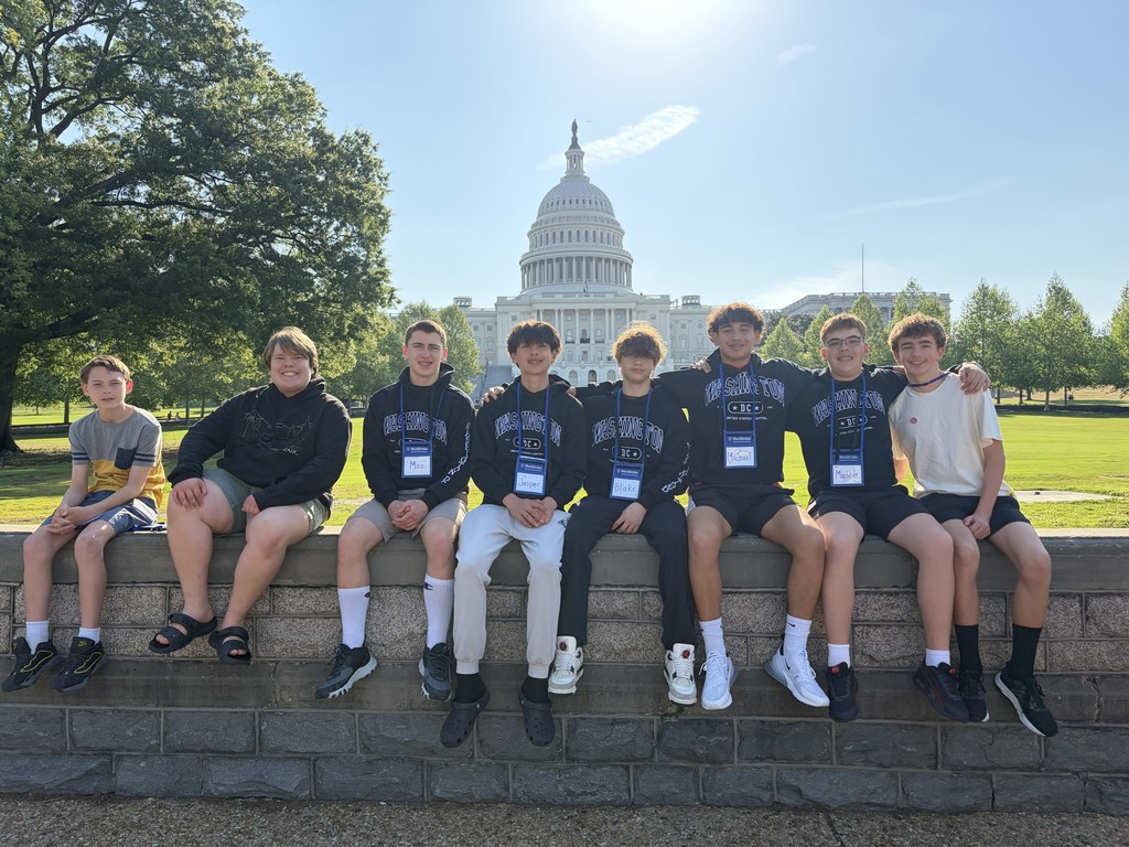 8th Grade Students at the Capitol Building