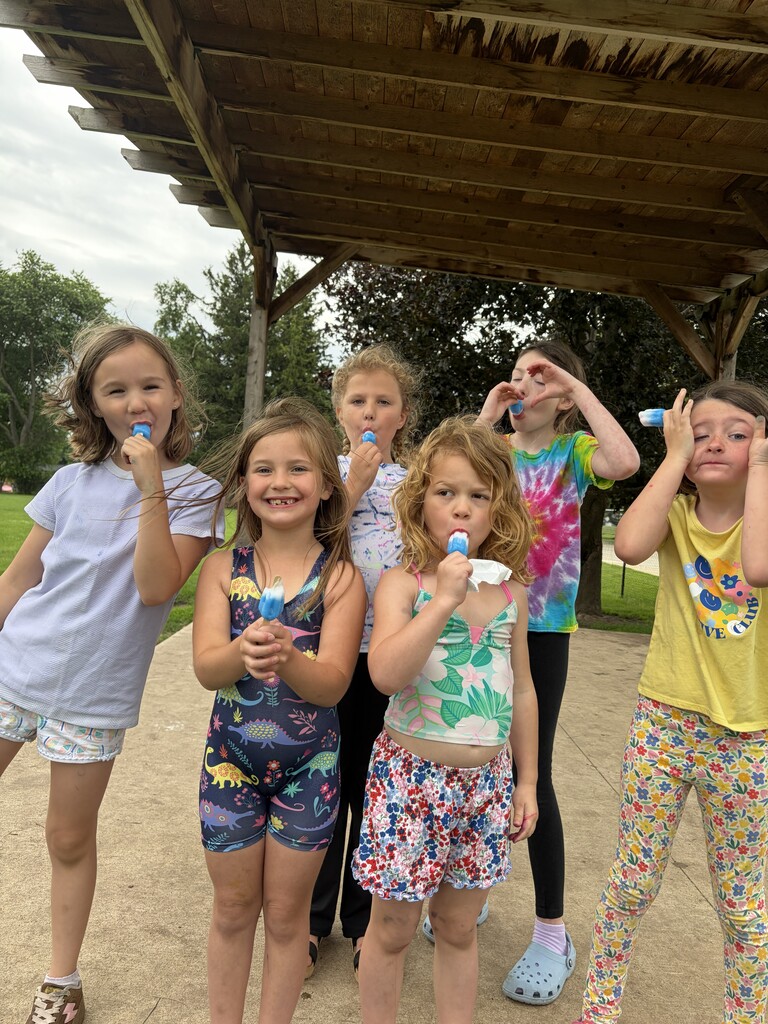 students eating popsicles 