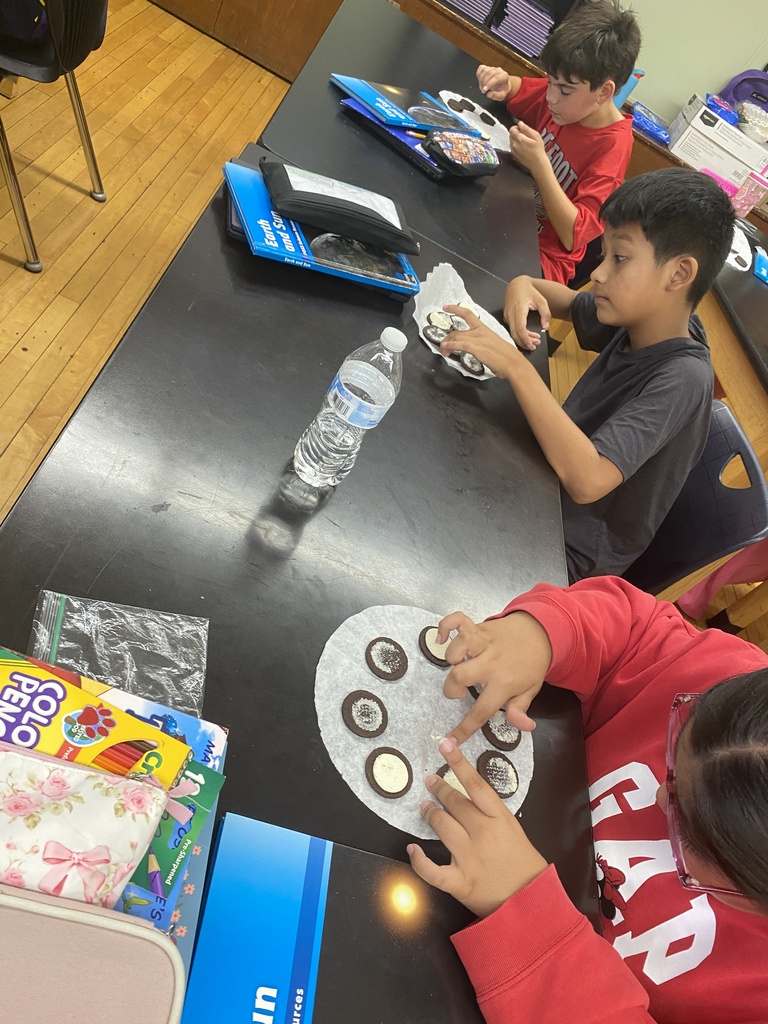 Our 5th grade scientists kicked off their new Moon investigation with a fun (and tasty!) hands-on activity! Students used Oreos to recreate the different phases of the Moon, bringing their learning about space to life! 🌕🌓🌑