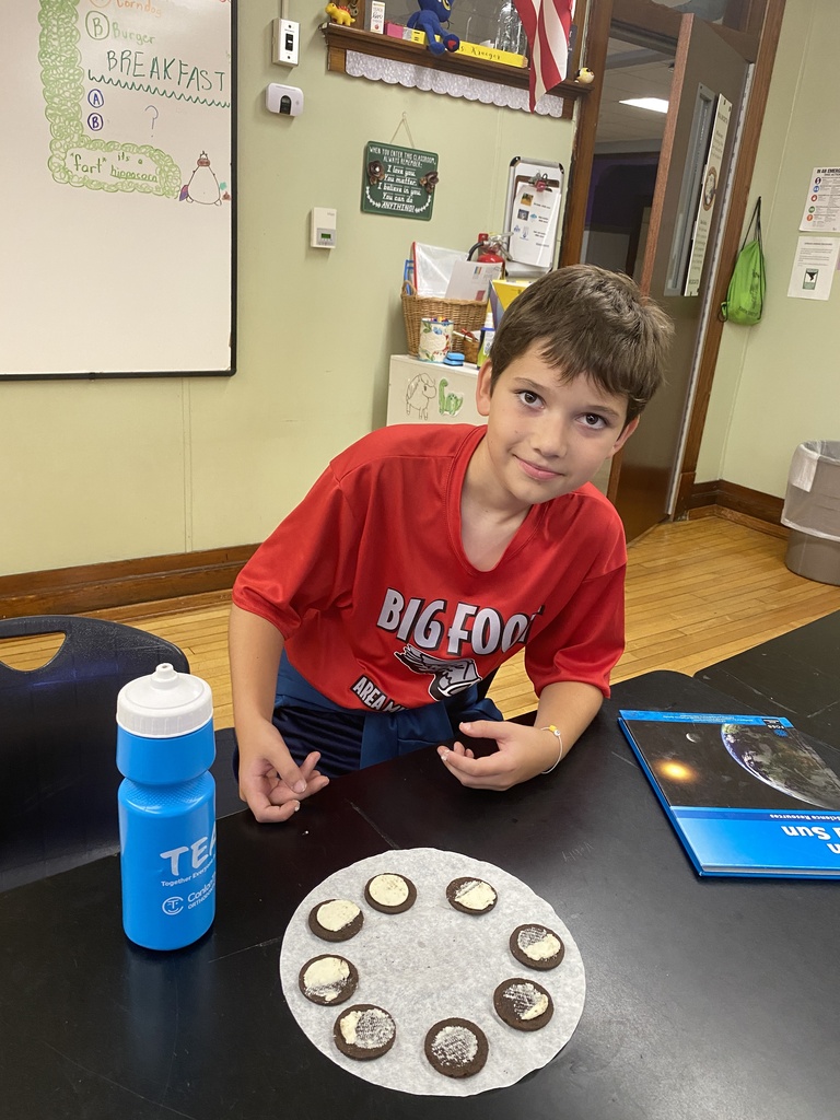 Our 5th grade scientists kicked off their new Moon investigation with a fun (and tasty!) hands-on activity! Students used Oreos to recreate the different phases of the Moon, bringing their learning about space to life! 🌕🌓🌑