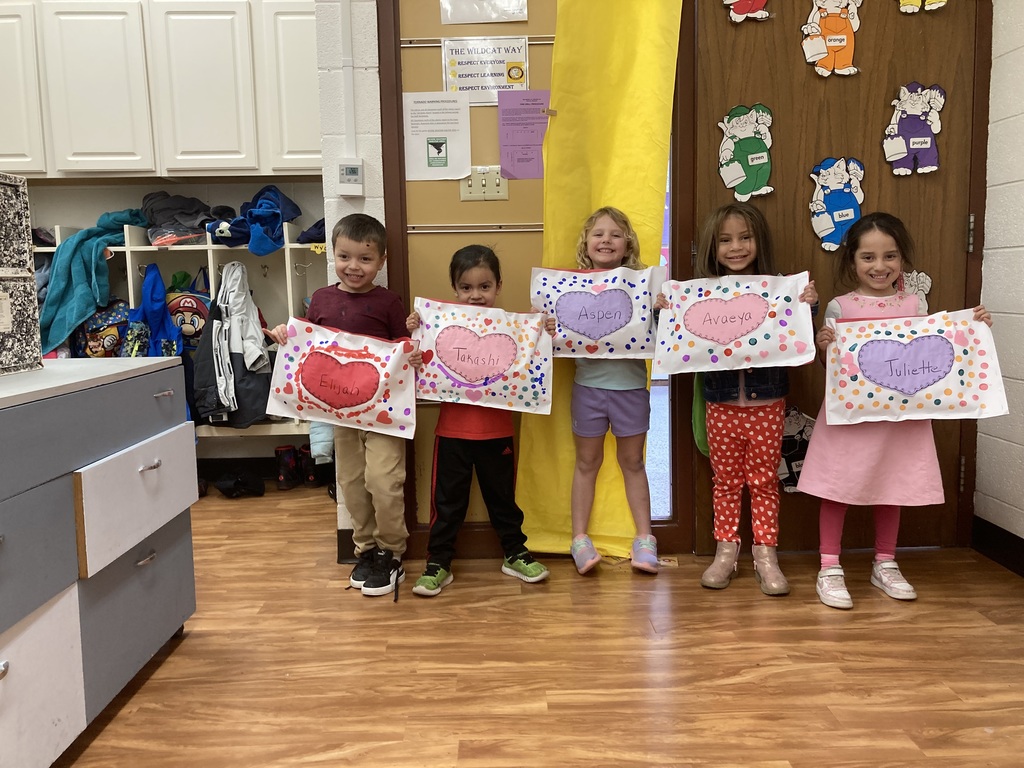 This is Hummel’s kindergarten class LOVES celebrating Valentine’s Day together!!!💜💛🎉 #WeLoveWalworth #WalworthJ1