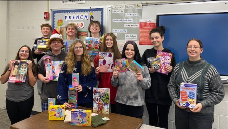 French club sponsoring Christmas gifts
