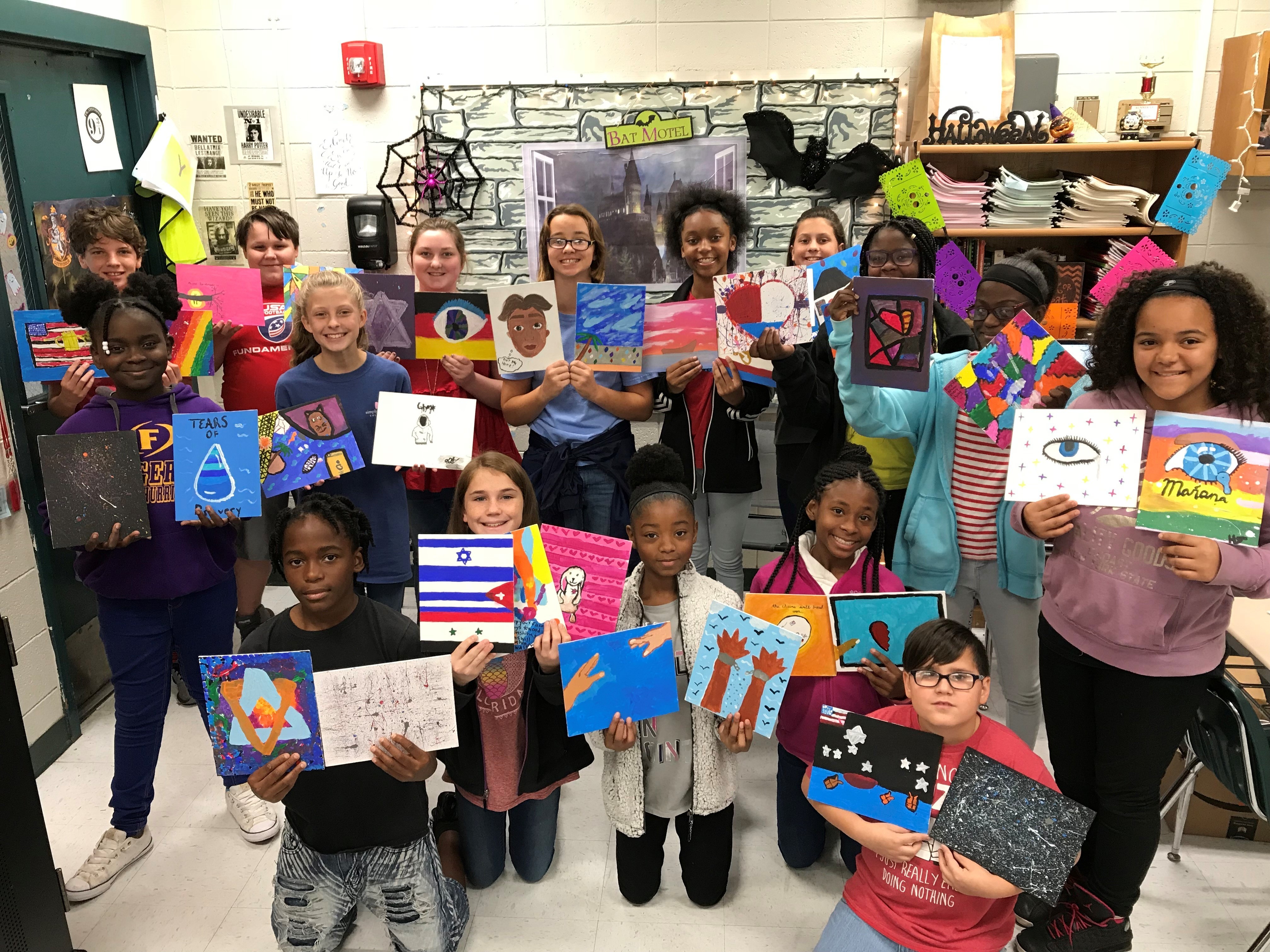 （激レア）Art in schools Waycross Middle School 6th Graders Provide Masterpieces for Art