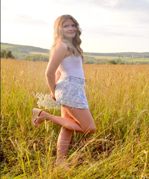 Senior photo of Kayle Bell in a field