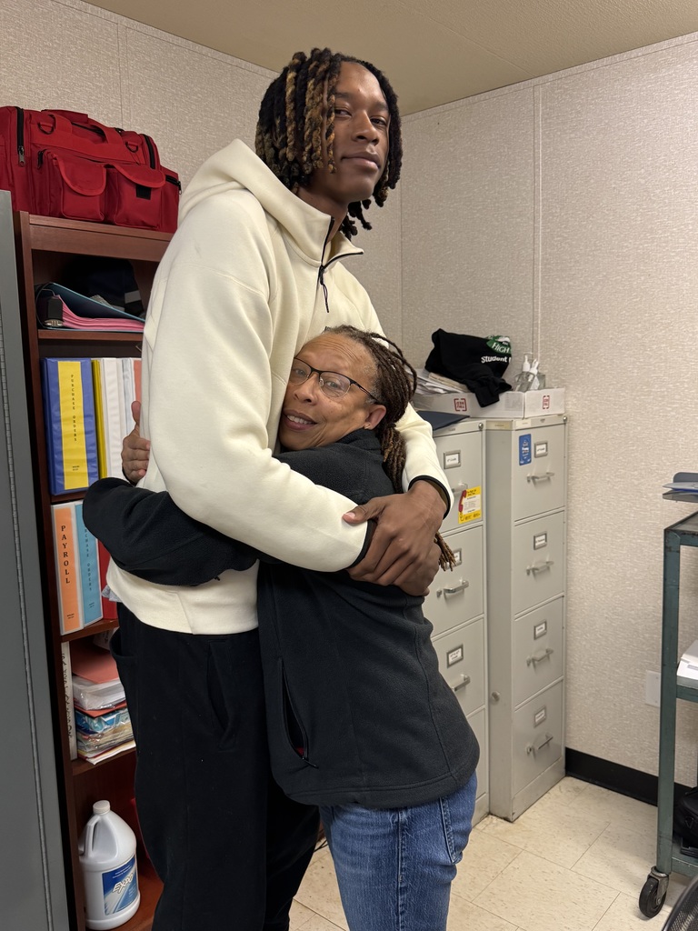 Kamari returns to visit