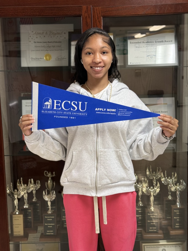 Jakyra holding ECSU flag
