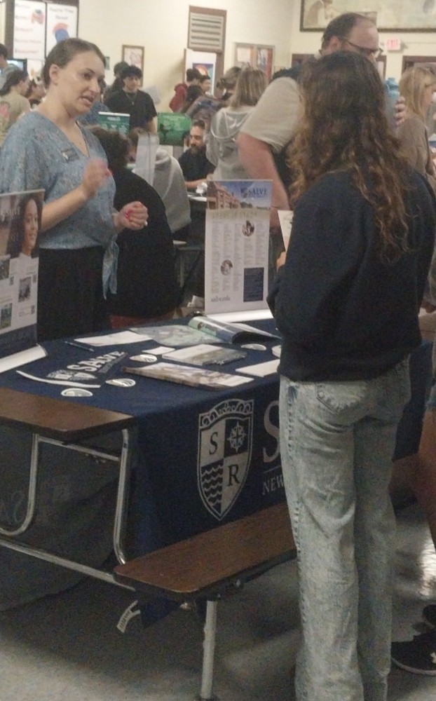 photo of a student speaking with a college representative 