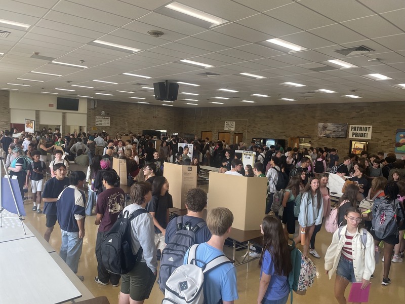 Students at club/activity fair
