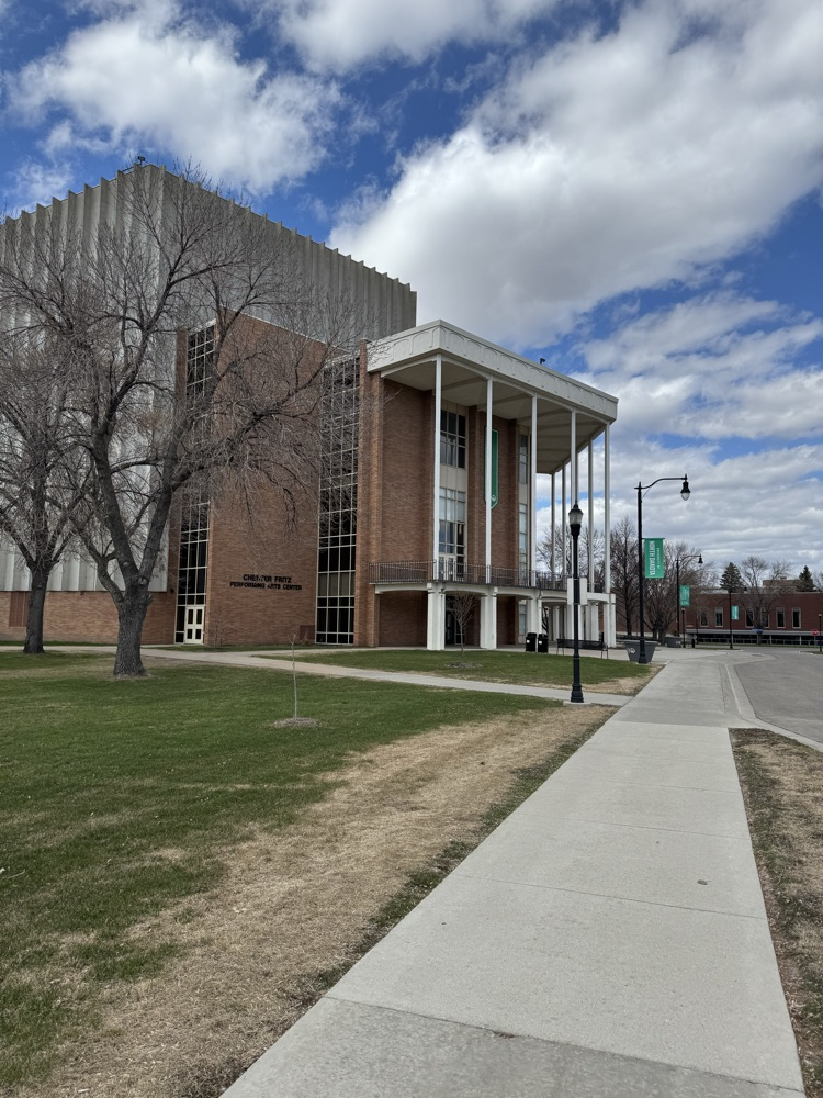 UND