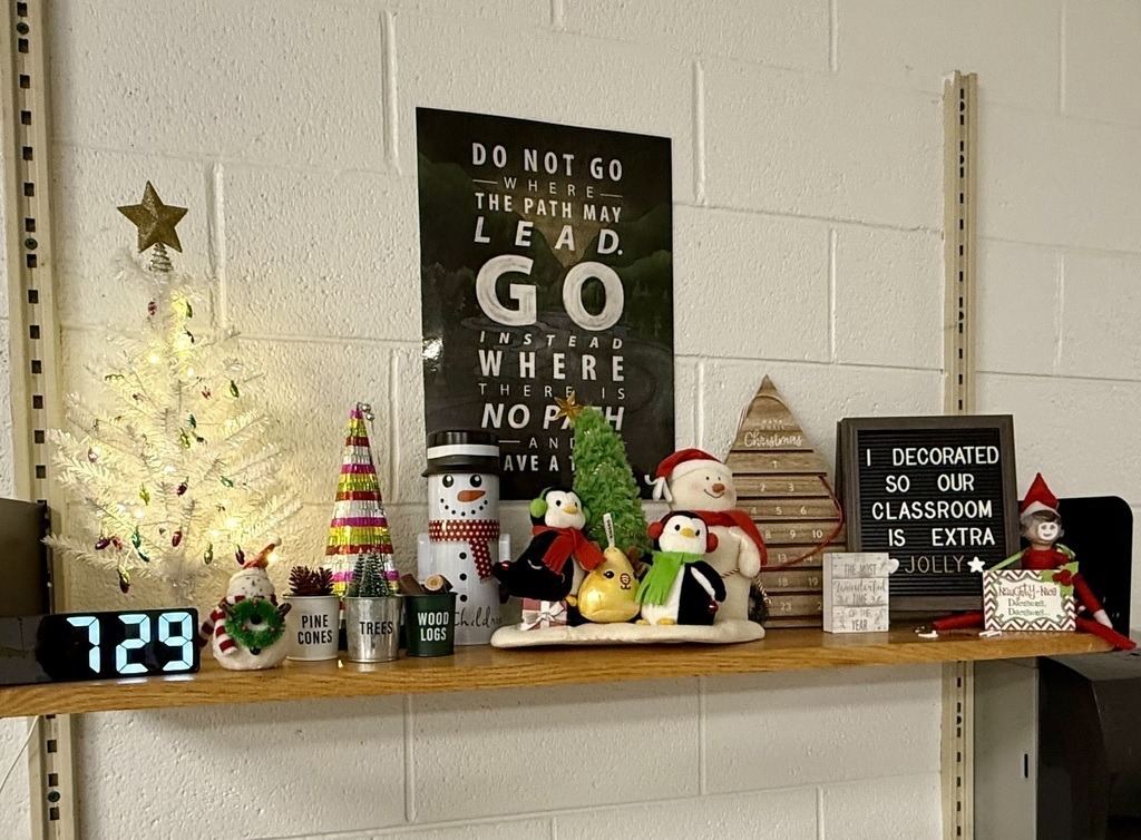 Jolly the Elf visits Damascus Middle School