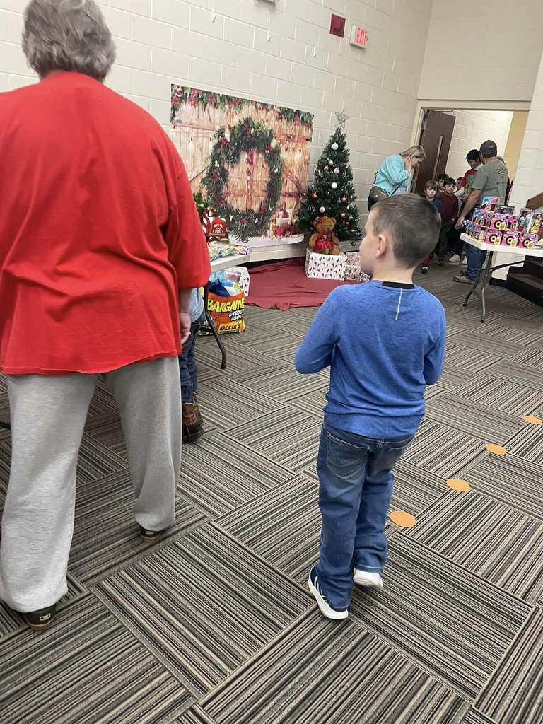 Rhea Valley Elementary School students receive surprise gifts