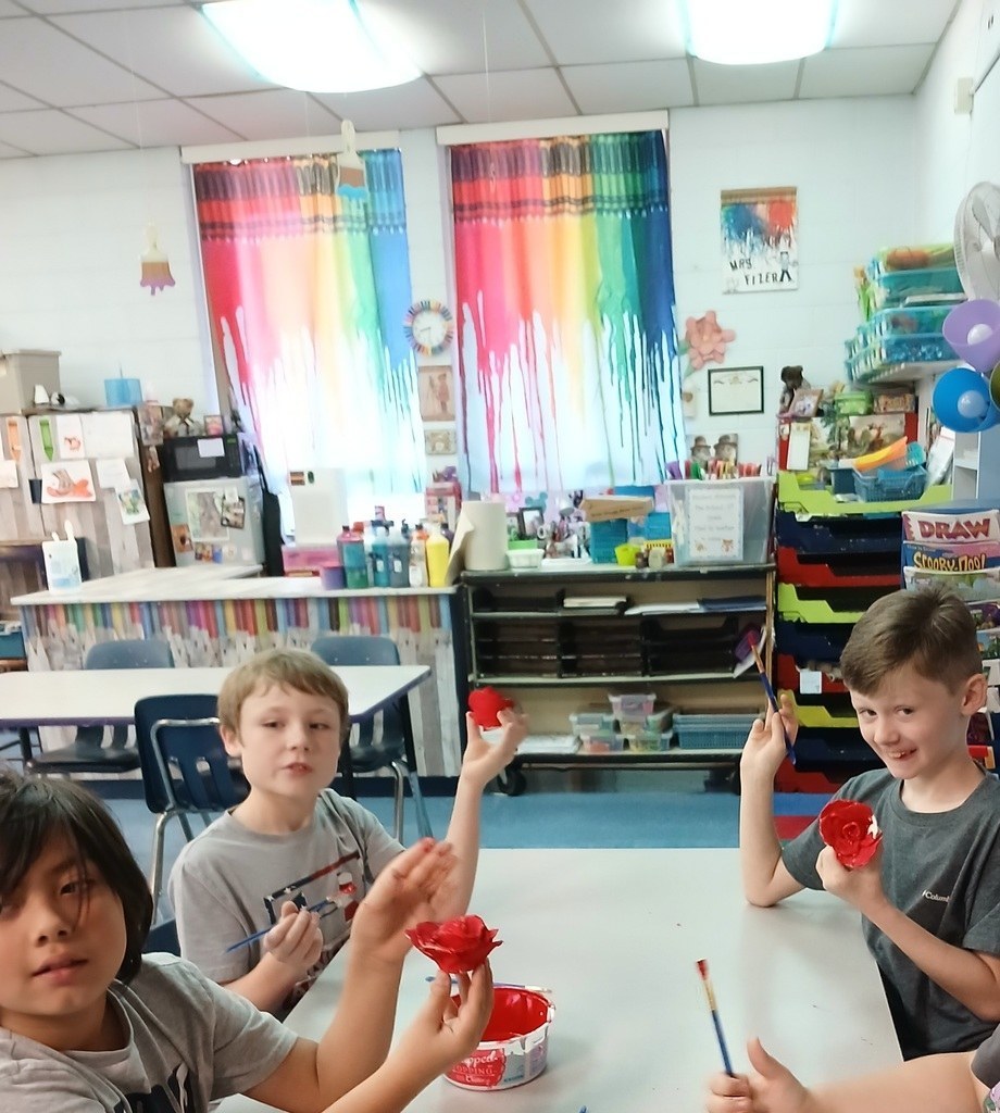 Meadowview Elementary School Art Class