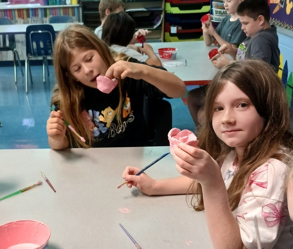 Meadowview Elementary School Art Class