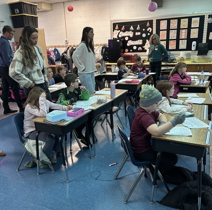 Meadowview Elementary School students learn with Emory & Henry University students