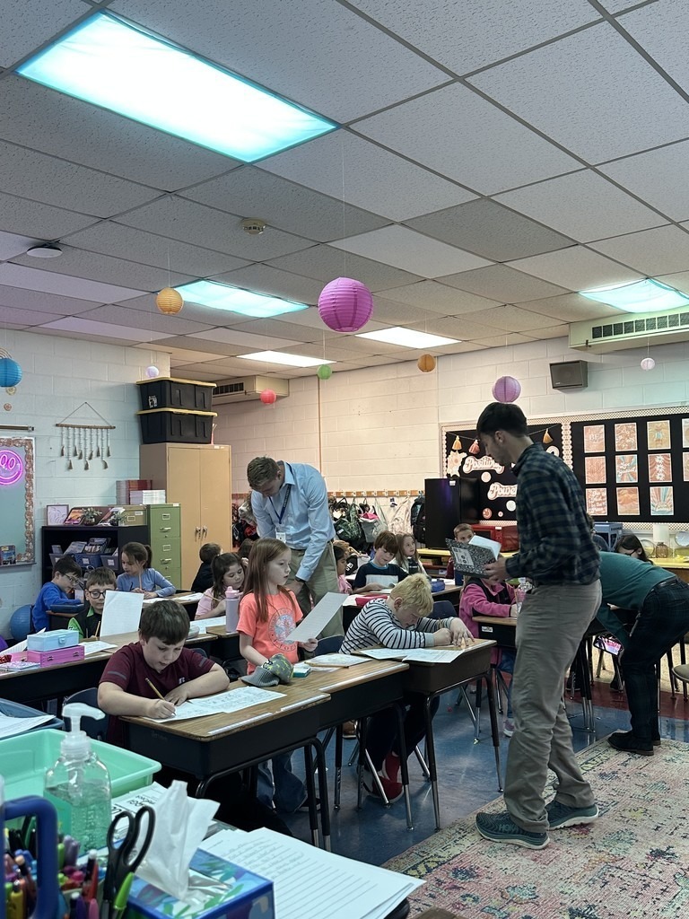Meadowview Elementary School students learn with Emory & Henry University students