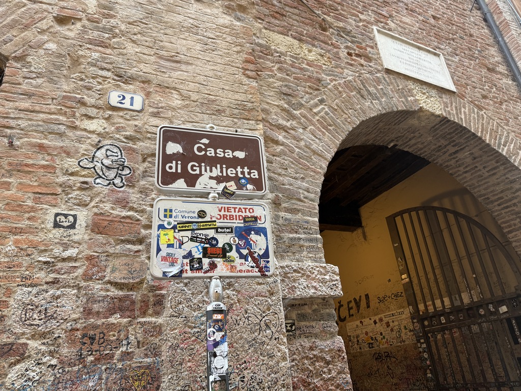 The entrance to Casa di Giulietta