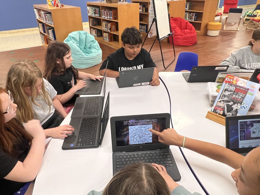 Students exploring NASA website