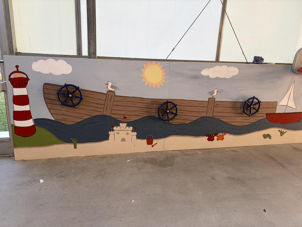 Patrick Henry High School Students Paint Mural