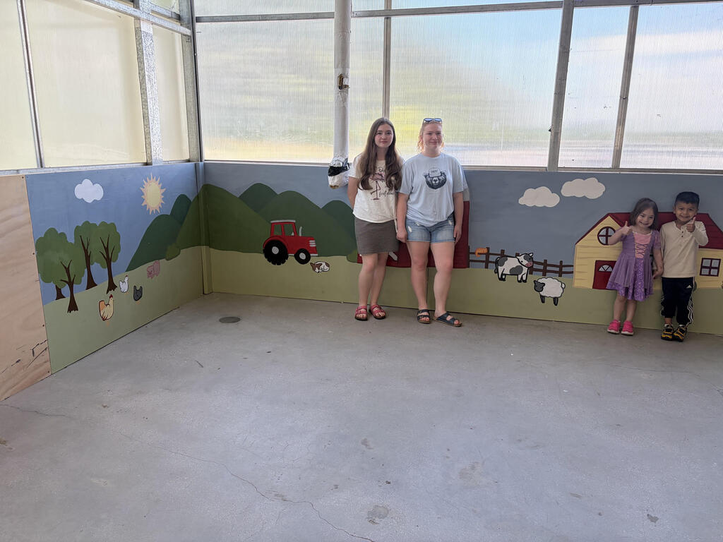 Patrick Henry High School Students Paint Mural
