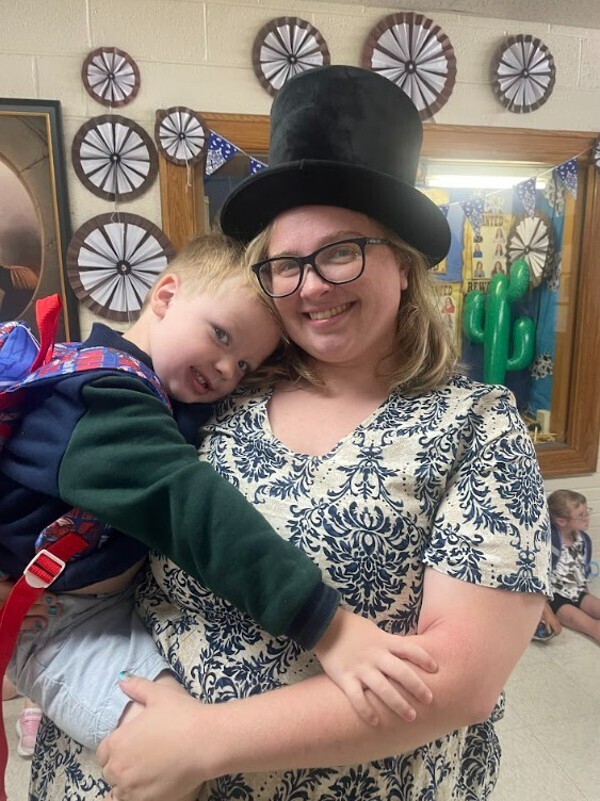 Valley Institute Elementary School Never Miss A Monday Hat Day