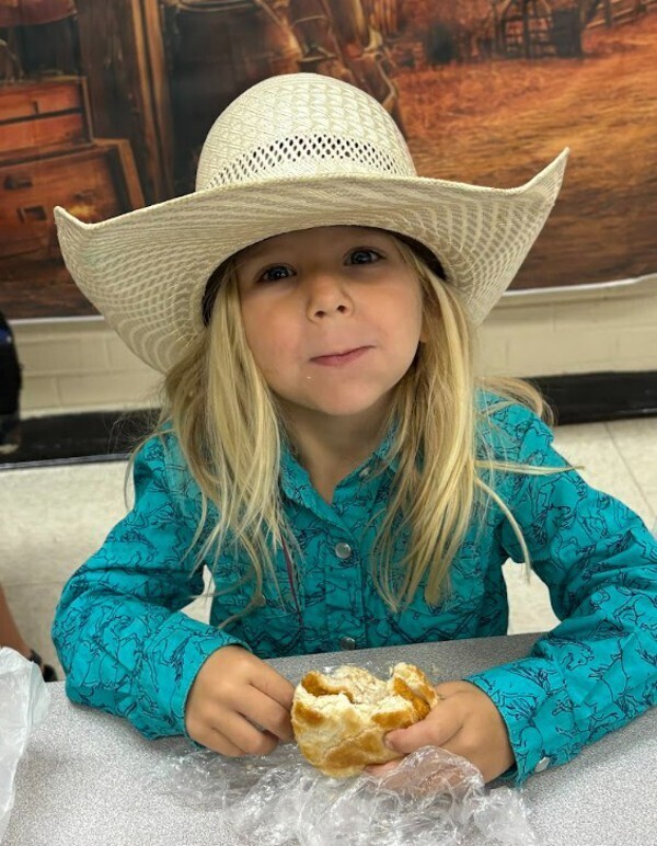 Valley Institute Elementary School Never Miss A Monday Hat Day