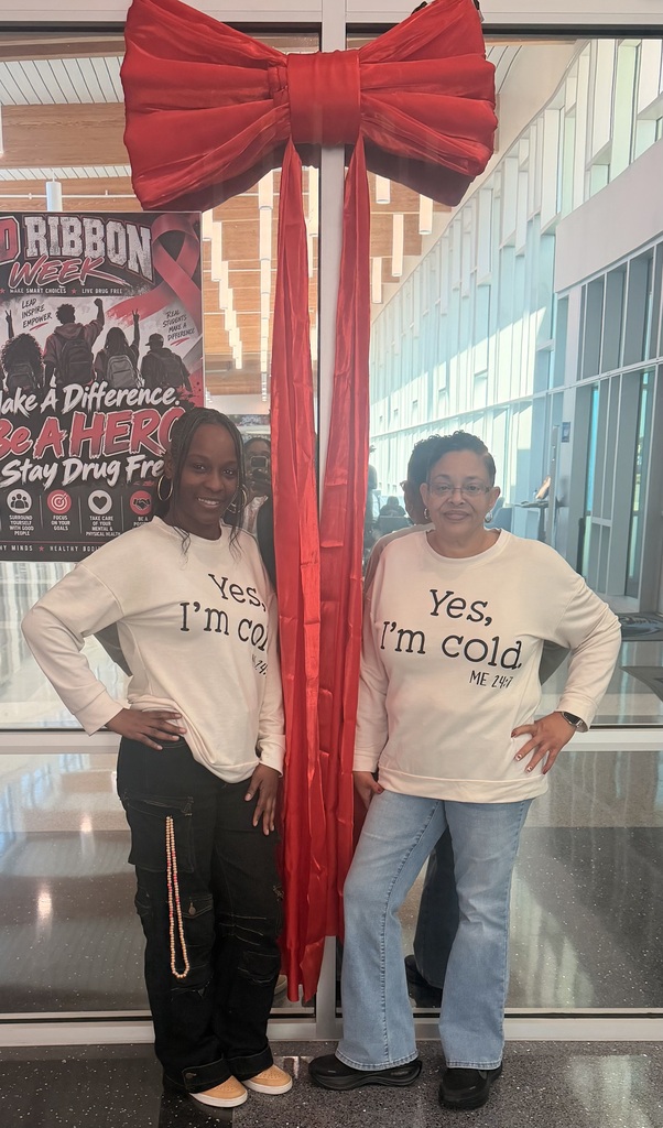 Ms. Gross and Ms. Bennett from the Kindergarten team were twins today.