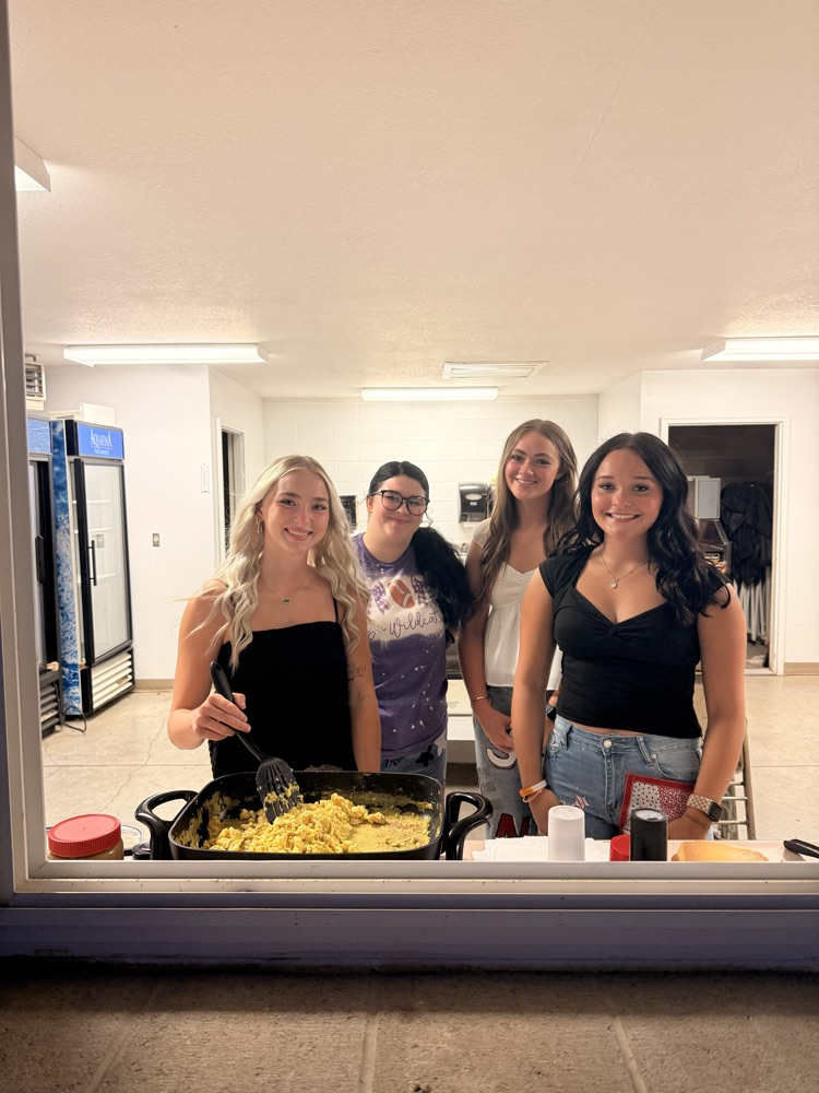 Senior girls cooking breakfast for Senior Sunrise