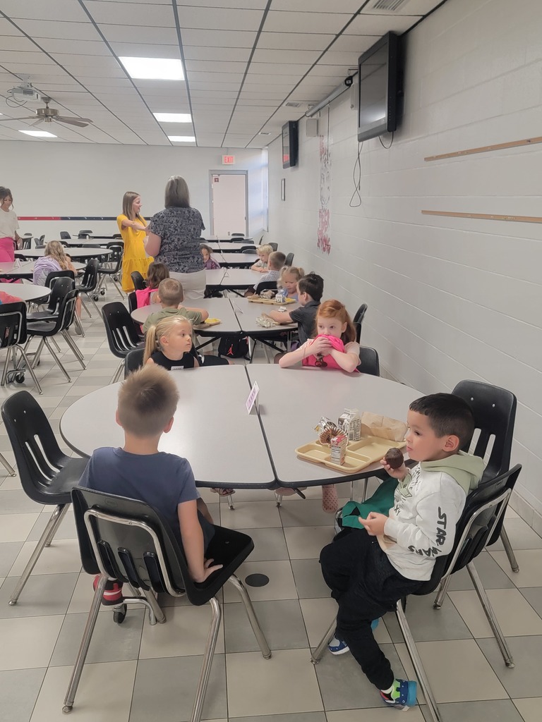 Kindergarten at breakfast