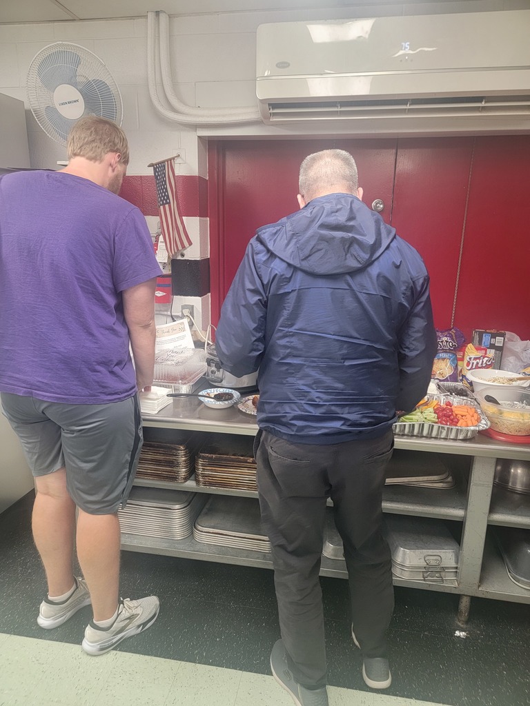 teachers getting food