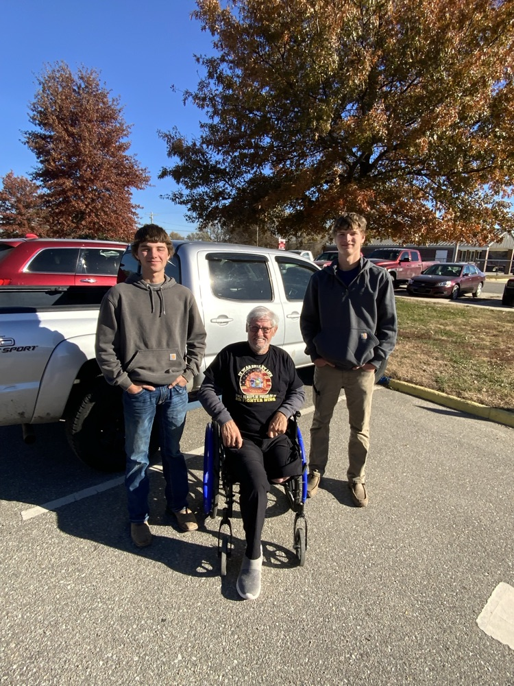 winner Jon Cole, with Gatlin and Mayze