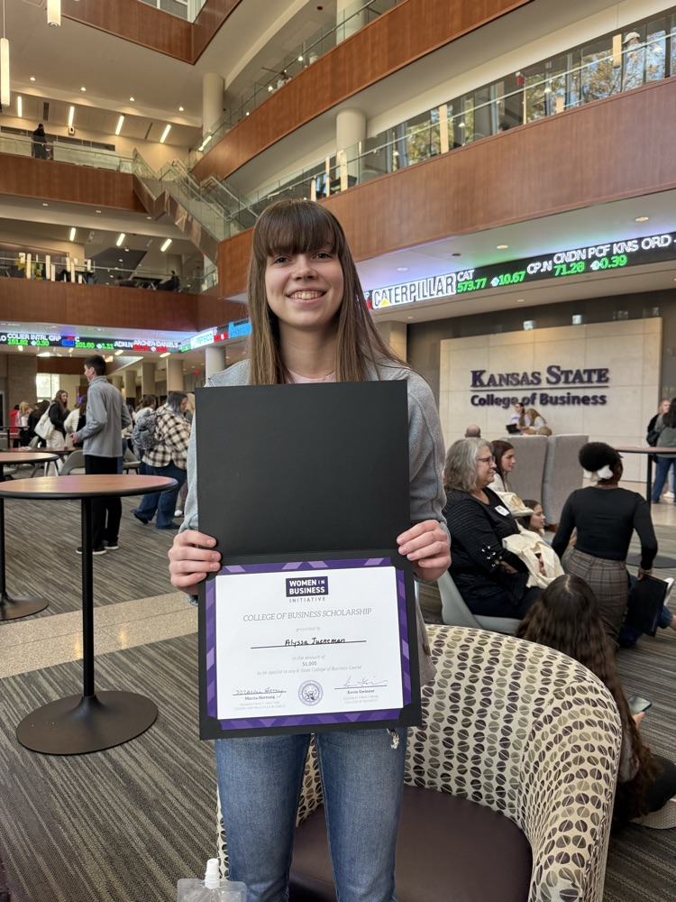 Alyssa winning a a scholarship 