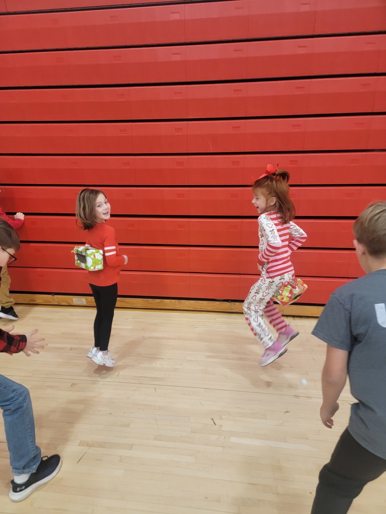 kids playing jingle in the trunk