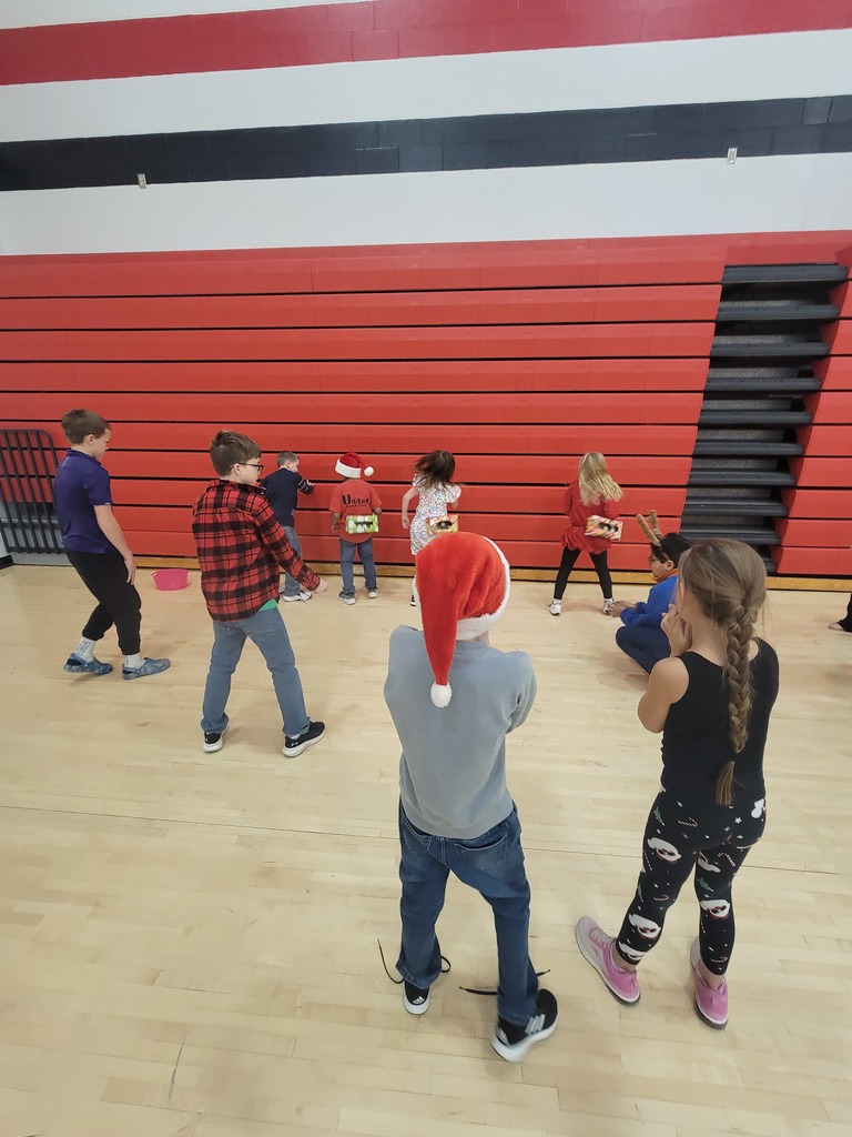 kids playing jingle in the trunk