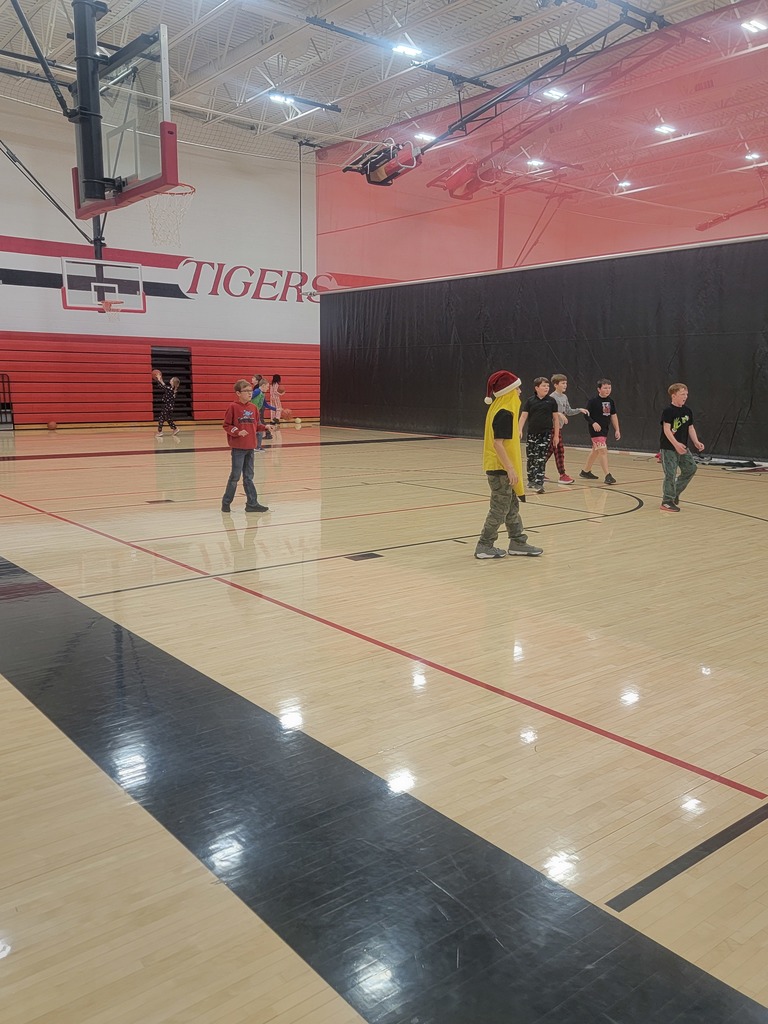 students playing basketball