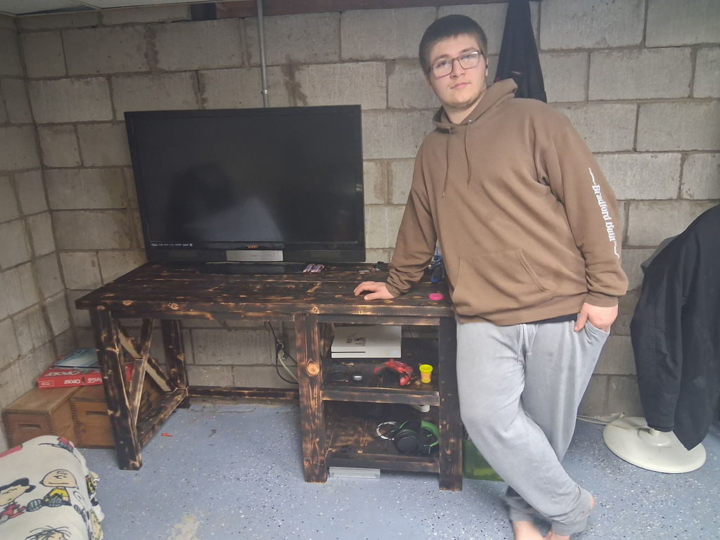 Brayttan-Desk/TV Stand