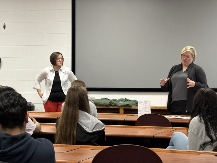 Lindsey Hatesohl and Jericho Hammond addressing the class