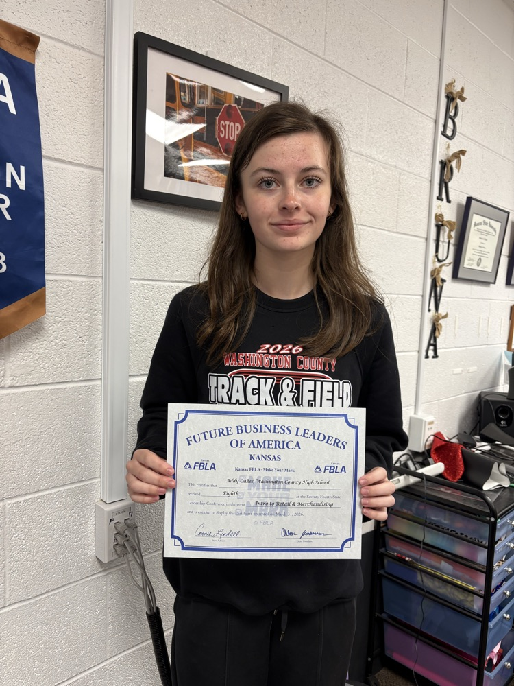 addy Oakes with her certificate 