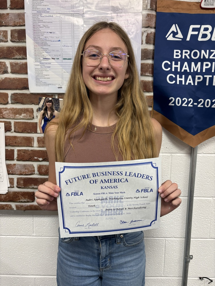 Aubrie Applegarth with her certificate 