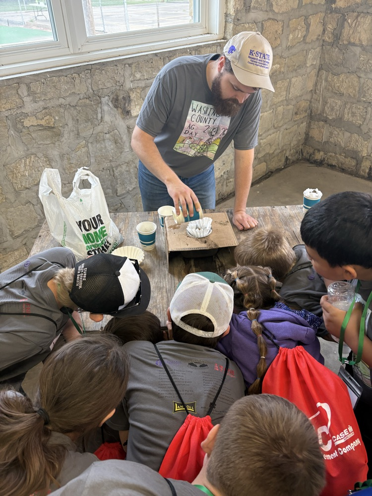 4th graders at ag day