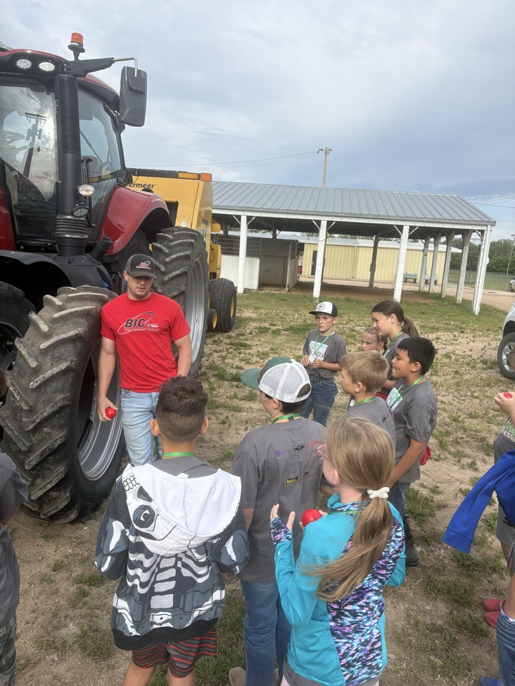 4th graders at ag day