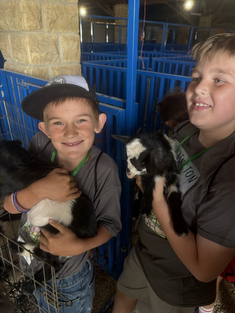 4th graders at ag day