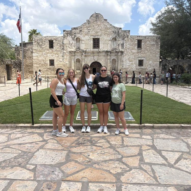 all 5 girls at the Alamo