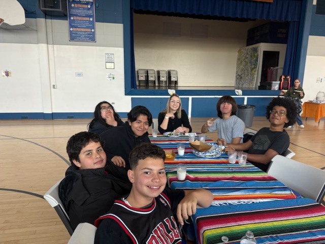 Students enjoying tacos