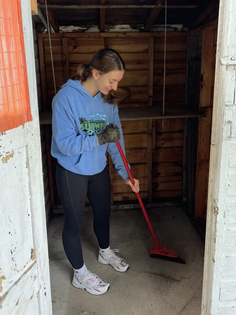 NHS Students volunteering for Cornerstone of Grace