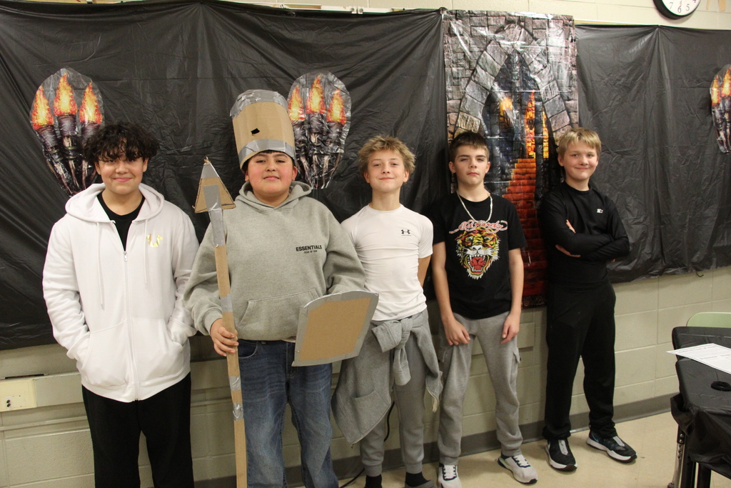 RMS students enjoy a medieval feast 