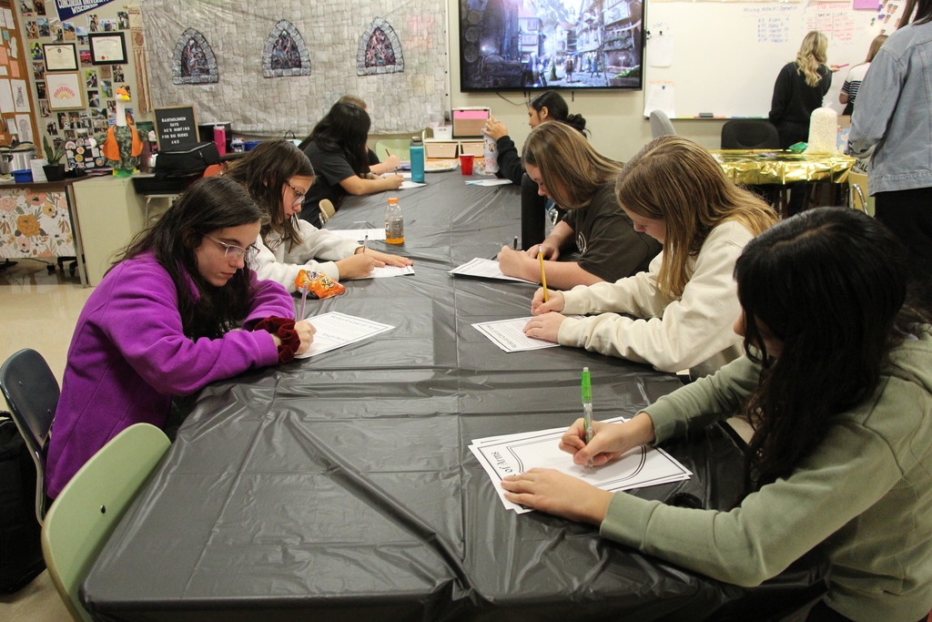 RMS students enjoy a medieval feast 